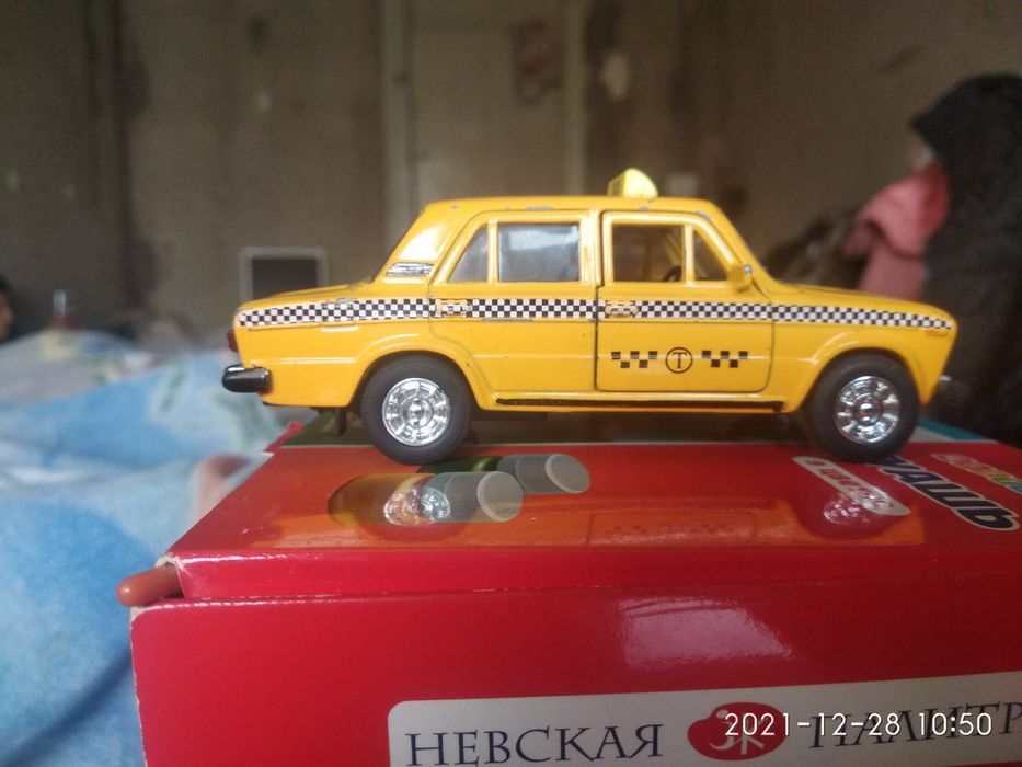 Продам масштабную модель ваз 2106 .