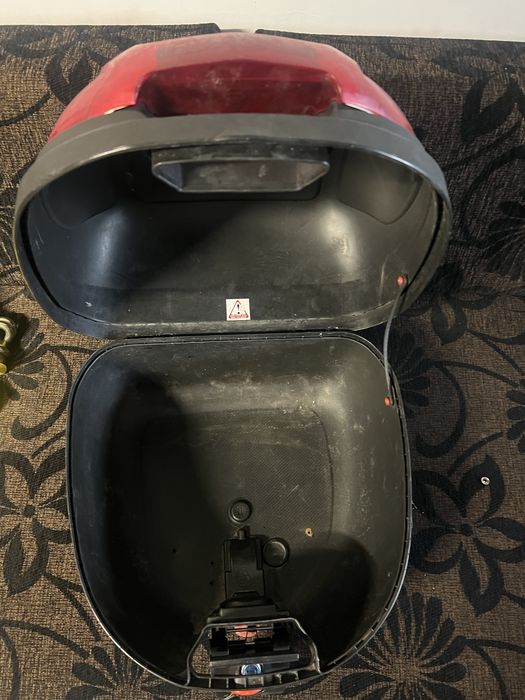 Куфар за мотор гиви Givi куфар