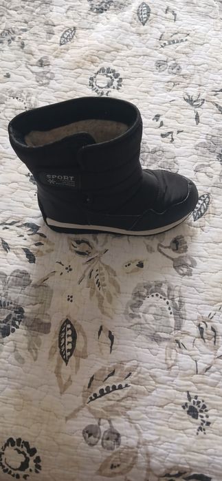 Продам зимние сапожки для мальчика