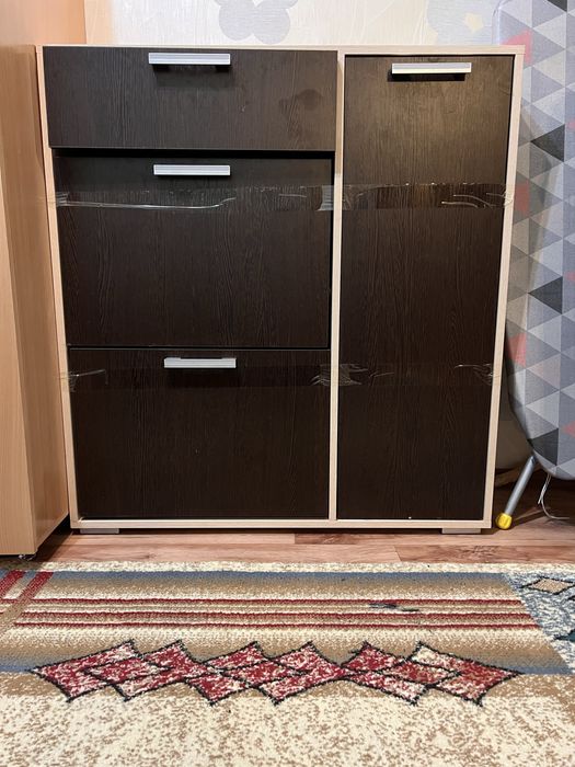 Продаю обувницу