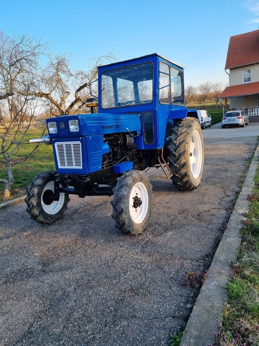 Tractor u 650 ST