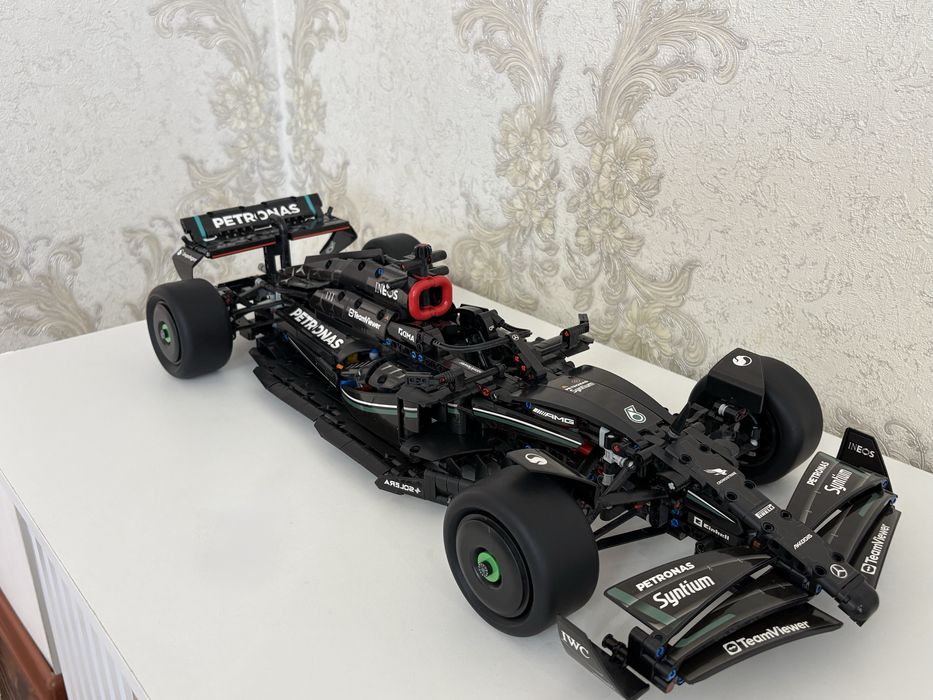 Lego technic Mercedes petronas f1