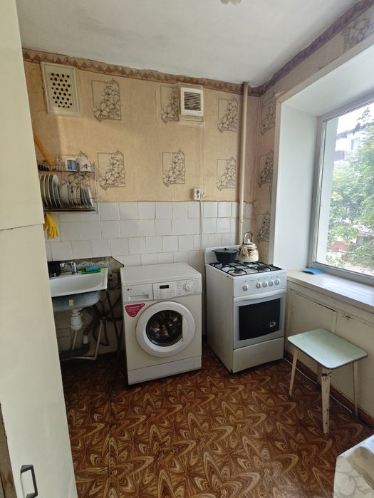 Сдам квартиру двухкомнатная.