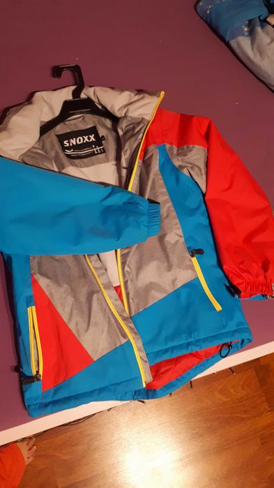 2 geci schi si pantalon schi fata