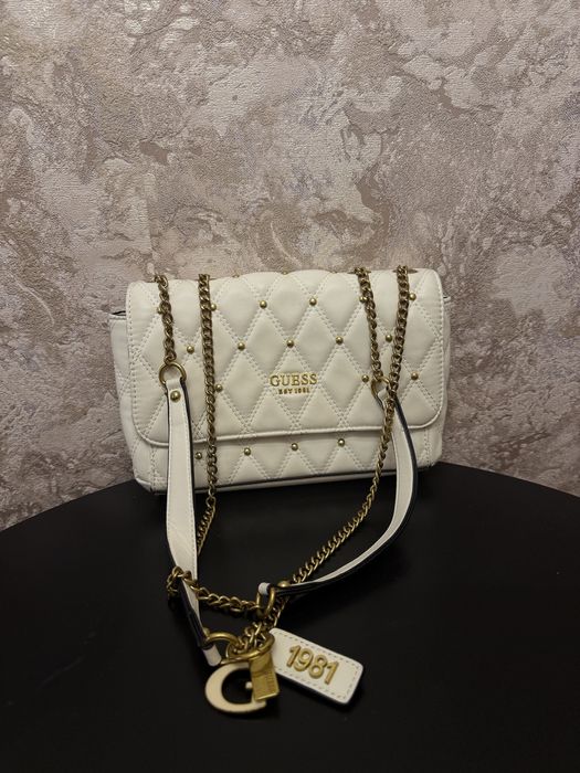 Дамска чанта Guess
