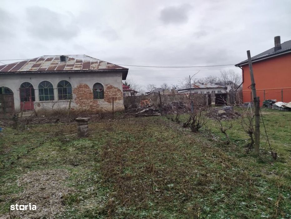 Teren intravilan 1080 mp + casa demolabila Cosoveni