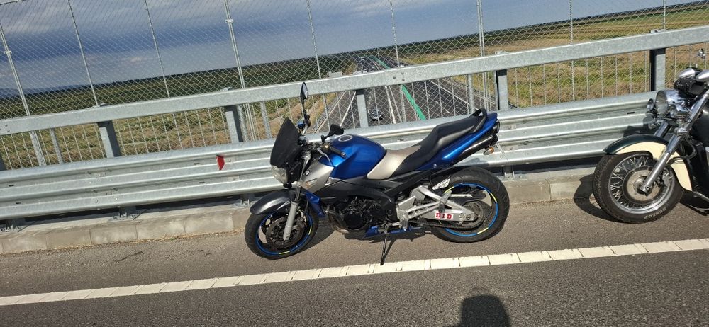 Vând Suzuki GSR 600