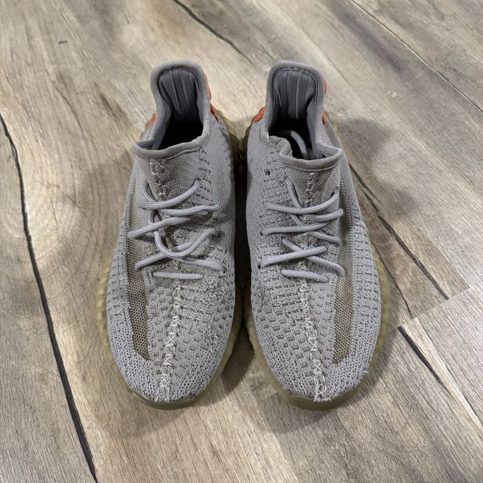 Adidas Yeezy 350 v2 Taillight