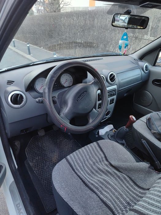Vând Dacia Logan