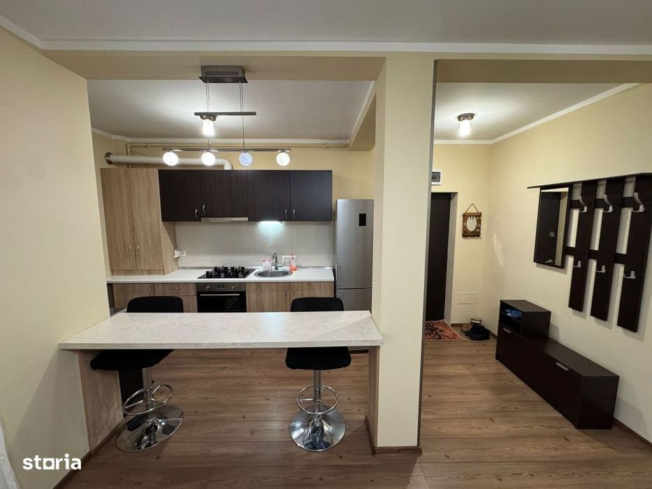 Închiriez apartament 2 camere și 2 locuri de parcare