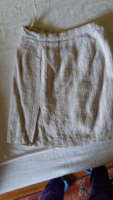 Vand fusta scurta, de vara, captusita cu matase sintetica.