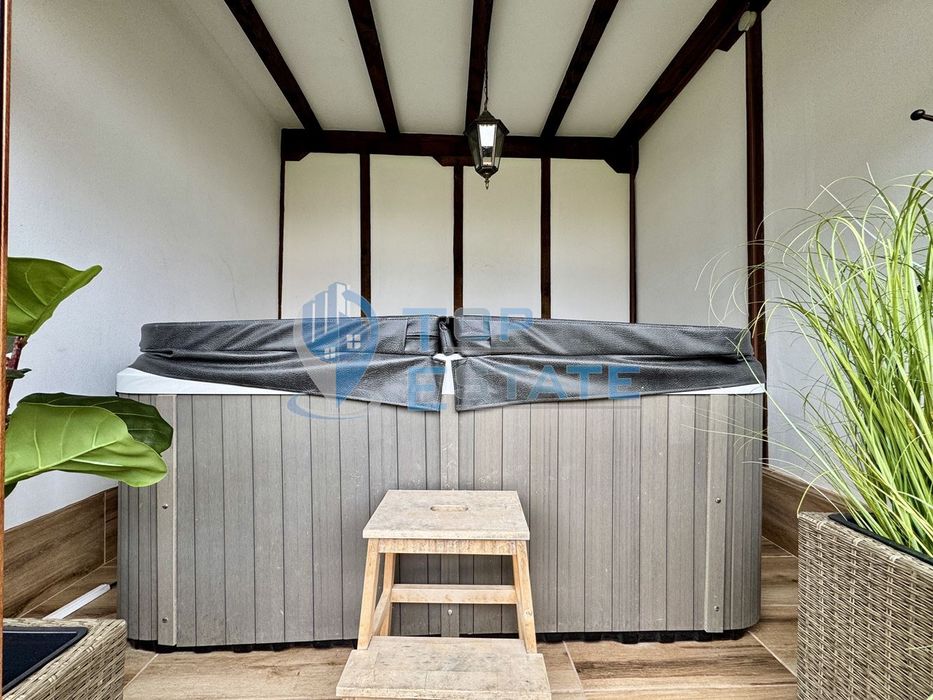 Обзаведена къща със сауна и джакузи в град Елена, област Велико Търно