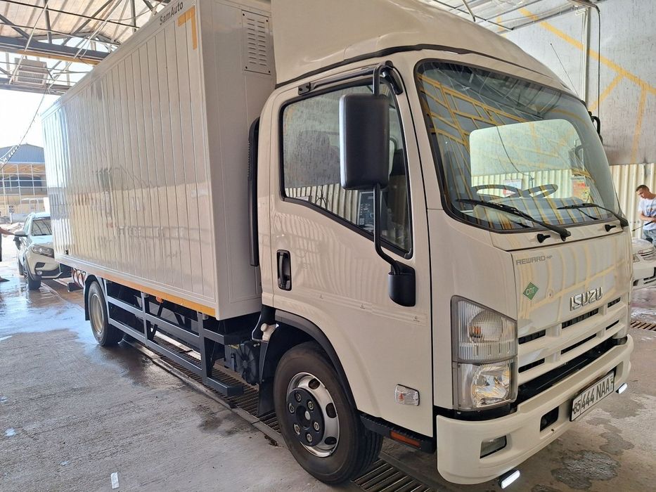 Изузи фургон металлические 5 тонна CNJ завотиской метан сотилади холат