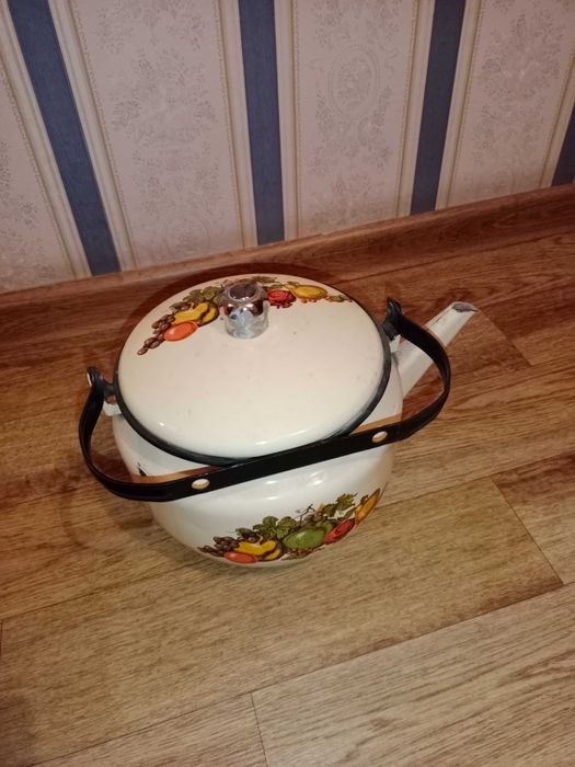 Продам чайник на 3л в хорошем состоянии