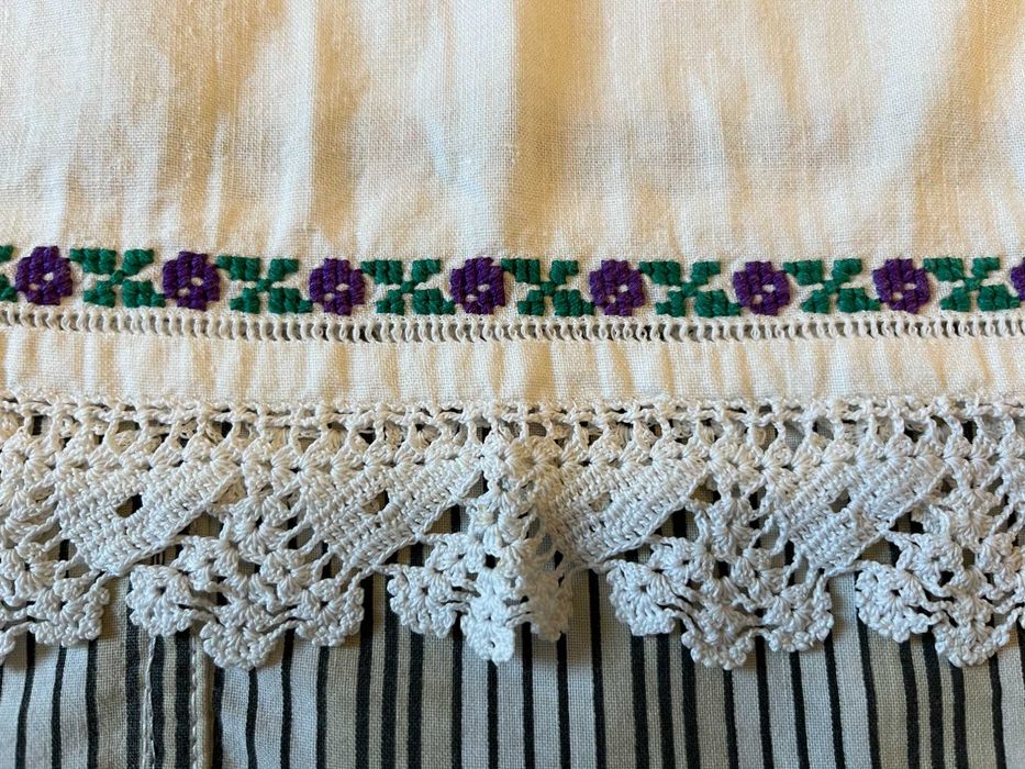 Ie - camasa traditionala, veche, cu poale, cusuta manual