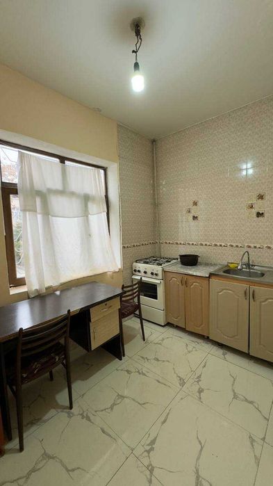СРОЧНО !! Продается квартира в Яшнабаде 1/1/4 ( 40 кв/м ) 58-военный