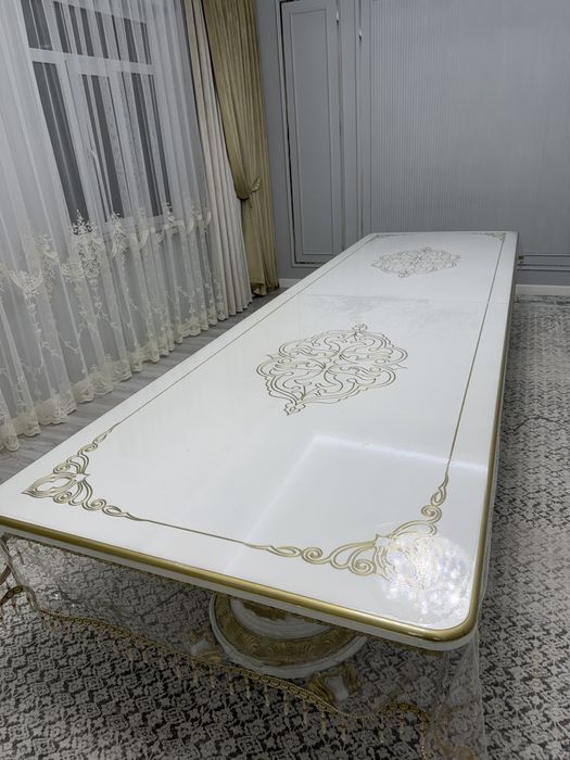 Стол   4  метра