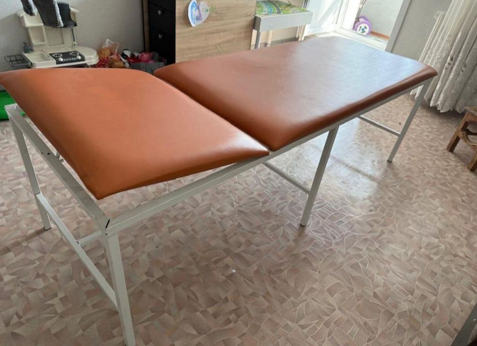 Продам кушетку. Желез.