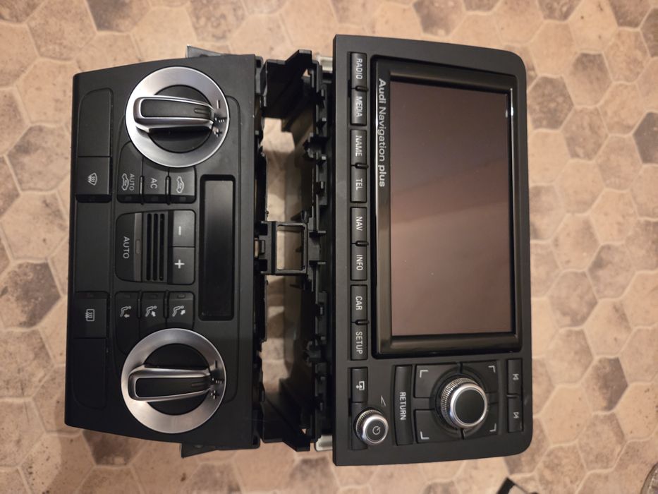 Audi A3 8p довен дин конзола с навигация и климатроник