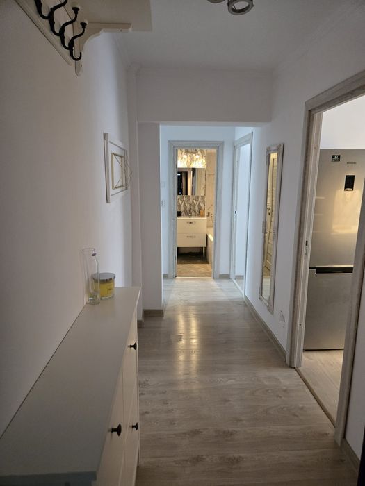 Apartament 2 camere decomandat – central, Mizil | Renovare completă | Mobilat și utilat