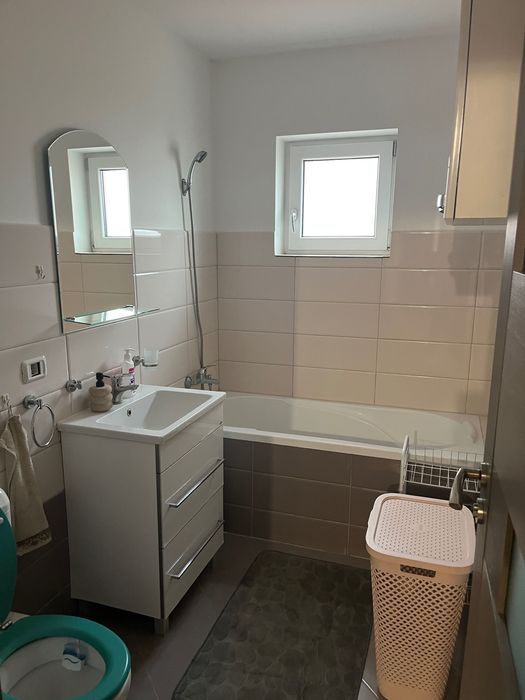 Inchiriez apartament cu 3 camere Giroc