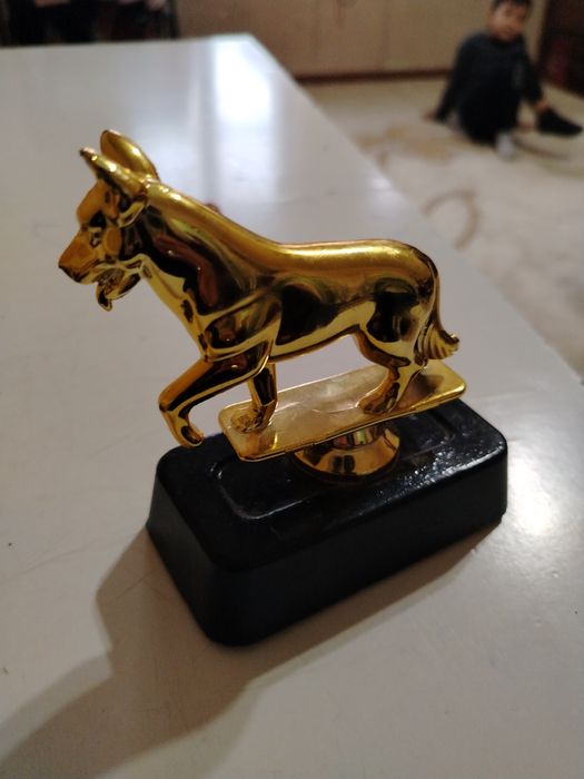 Продаю статуэтку цена договорная