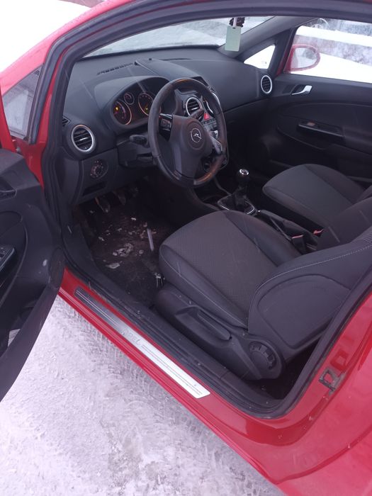 Opel corsa D ,motor 1200 benzina ,an 2009  cu incalzire in volan si sc