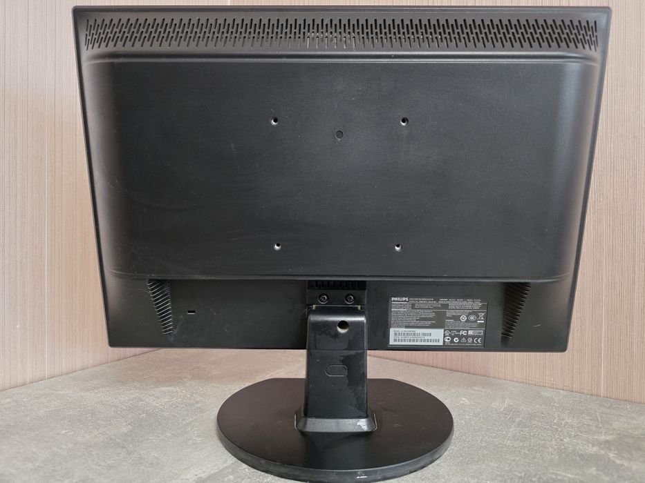 Монитор Philips 19"