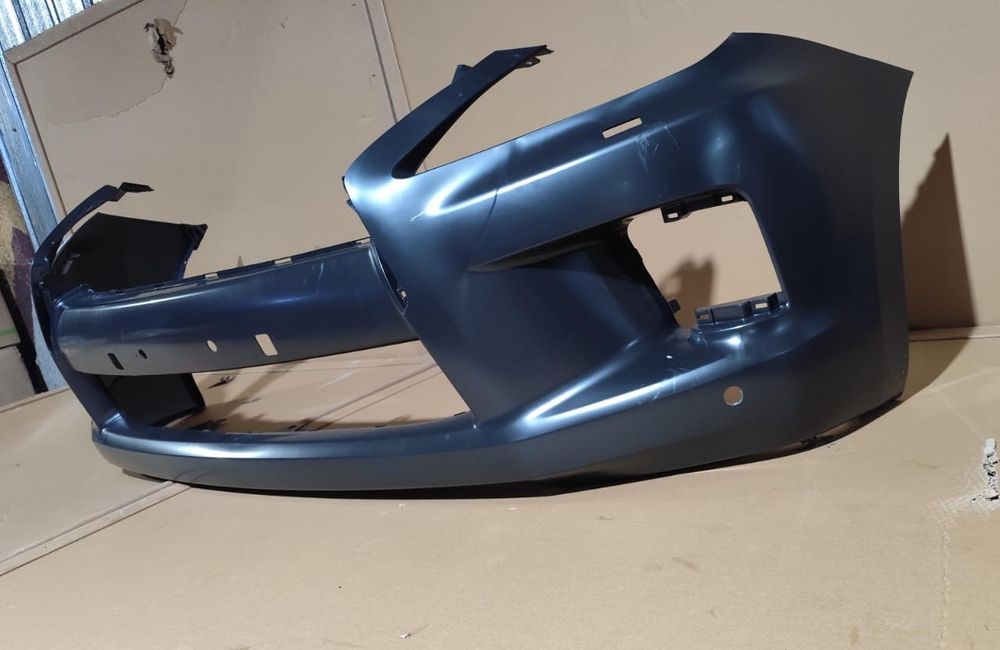 Передний бампер на Lexus LX 570