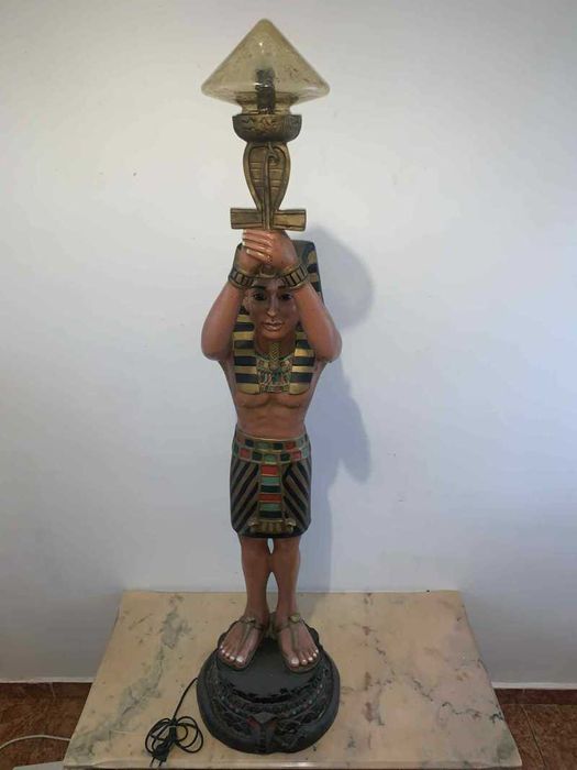 Statuie/Veioza cu tenta egipteana