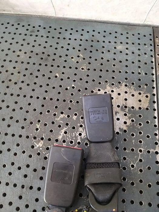 Centuri siguranta mijloc spate mercedes e class w212 a2128600469