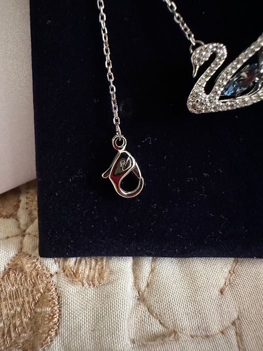 Колие лебед Сваровски - син камък