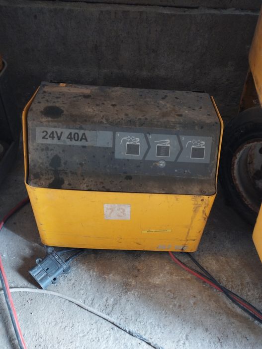 Stații încărcare lize electrice și stivuitoare