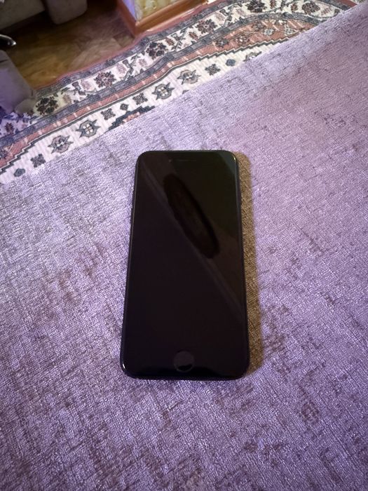 Продам айфон 7 в хорошем состояний