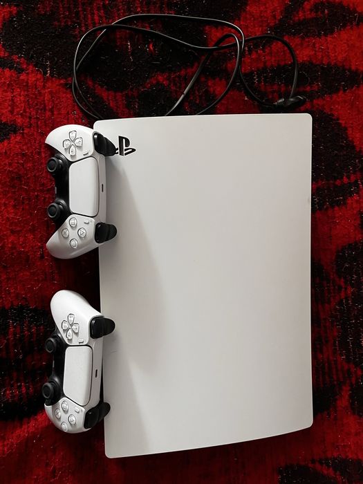 Vand ps5 digital cu 2 controllere si un monitor dell g2723H 27 inch