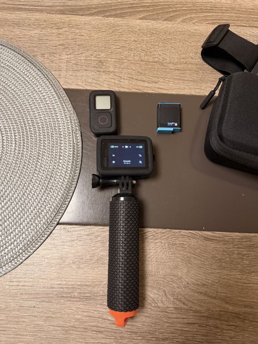 GoPro Hero 9 black 2 battery + The Remote