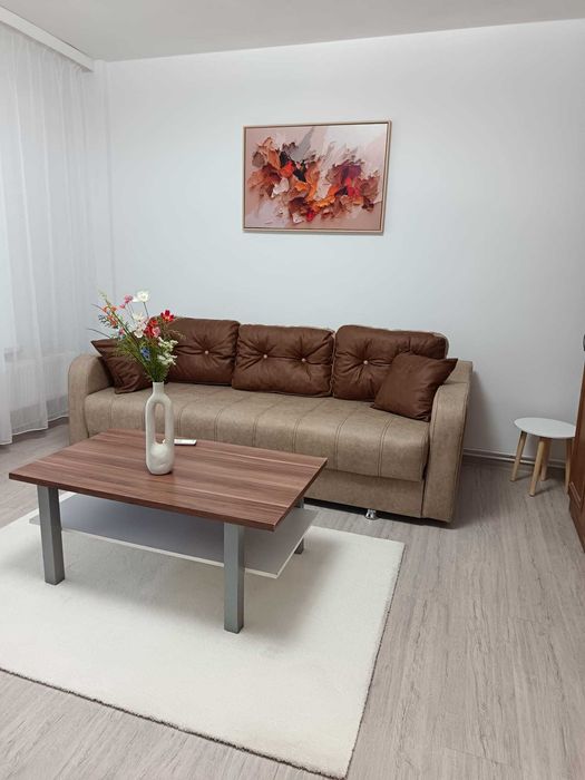 Ultracentral, Piața Victoriei, închiriez garsonieră de 32 mp, chiria este de 320 euro