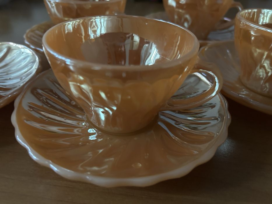 Два броя сервизи от аркопал с интересен метален отенък