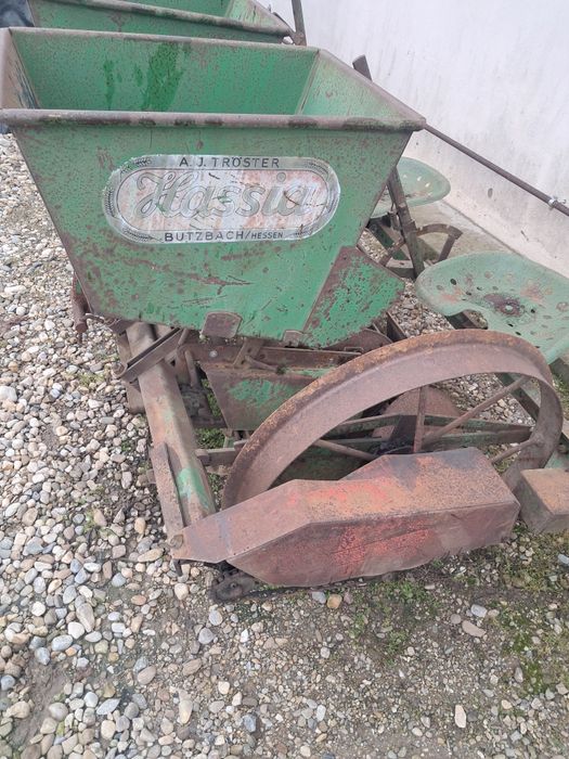 Mașină de pus cartofi