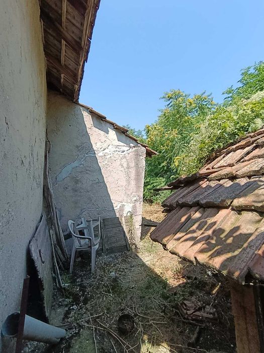 Продавам къща в Козар Белене в близост до Левски !