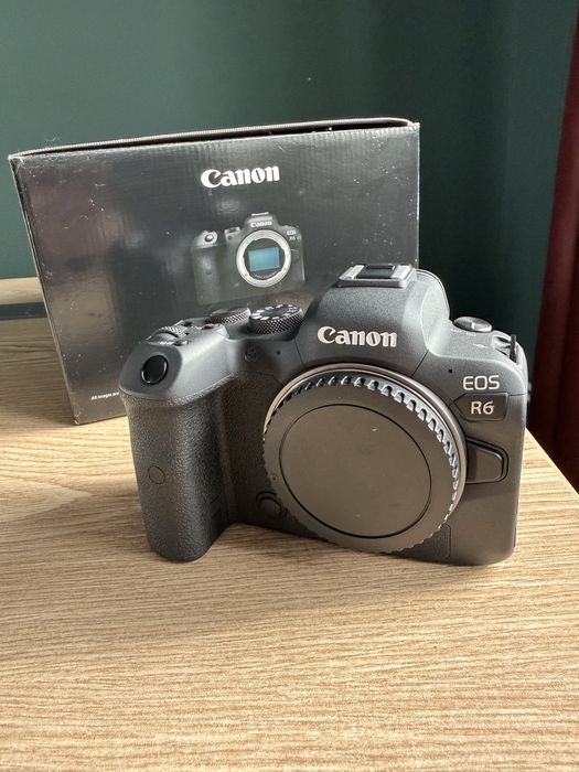 Vând Canon EOS R6 + obiectiv Canon 35 mm f/ 1.4 L II USM
