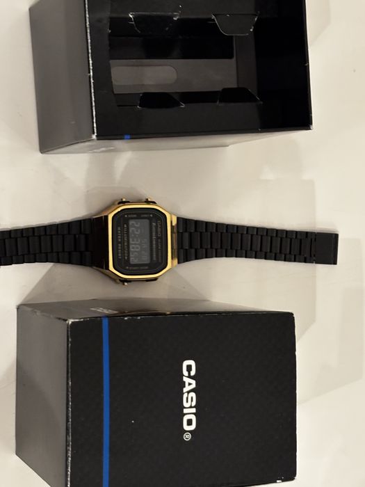 Casio Illuminator. Gold and black 40 евро