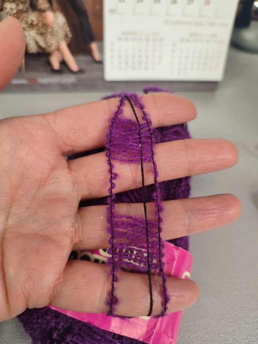 Нова интересна прежда в цвят Лилав  е 10 евро за цялата преждатикета,