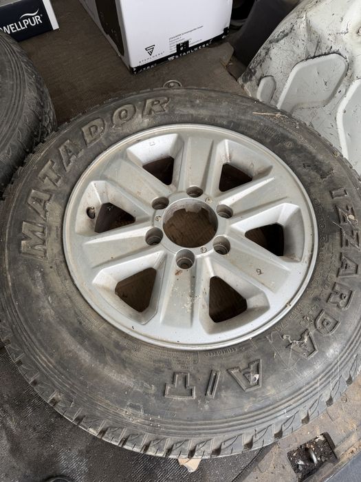 Гуми с джанти 6х139.7