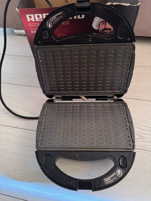 Вафельница редмонд