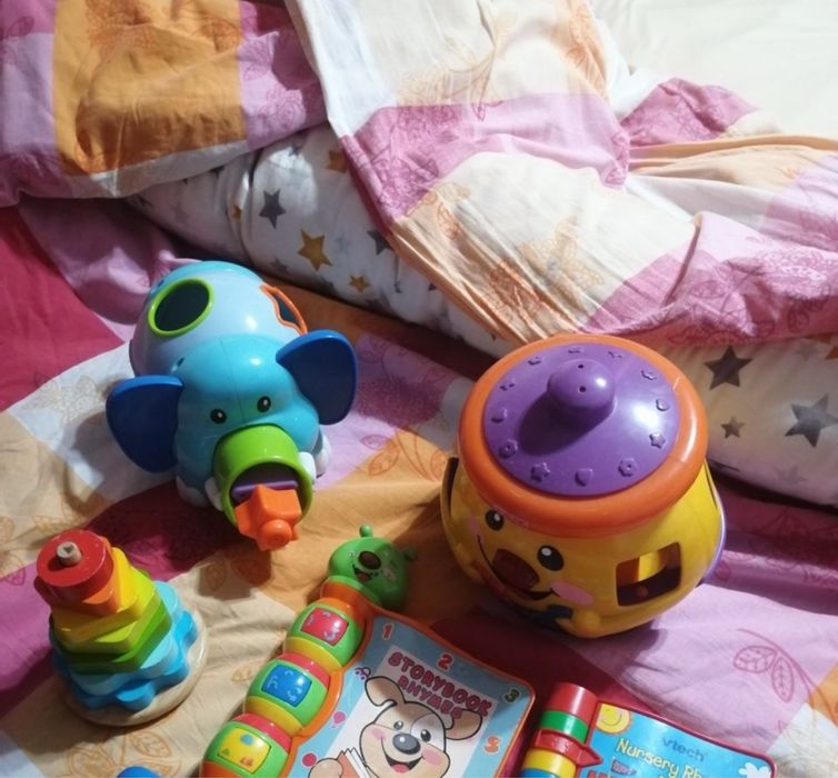 Vând jucării! Stare f f bună fara carticele sunt date