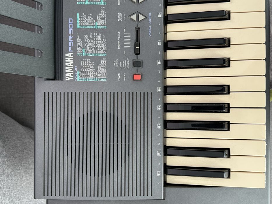 Продам Yamaha PSR-300