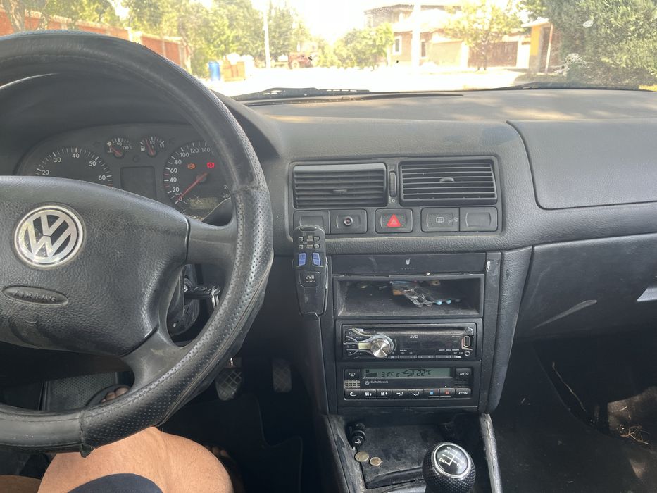 VW Golf 4 1.6i На части