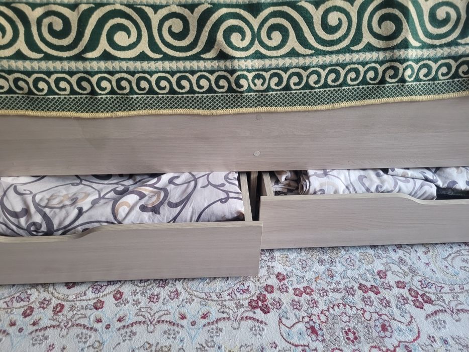 Продам кровать с тумбами