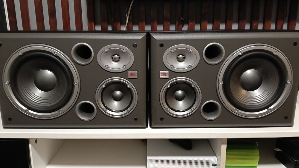 Boxe de Studio JBL E50